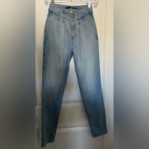 Hollister jeans high rise mom jeans pleated front